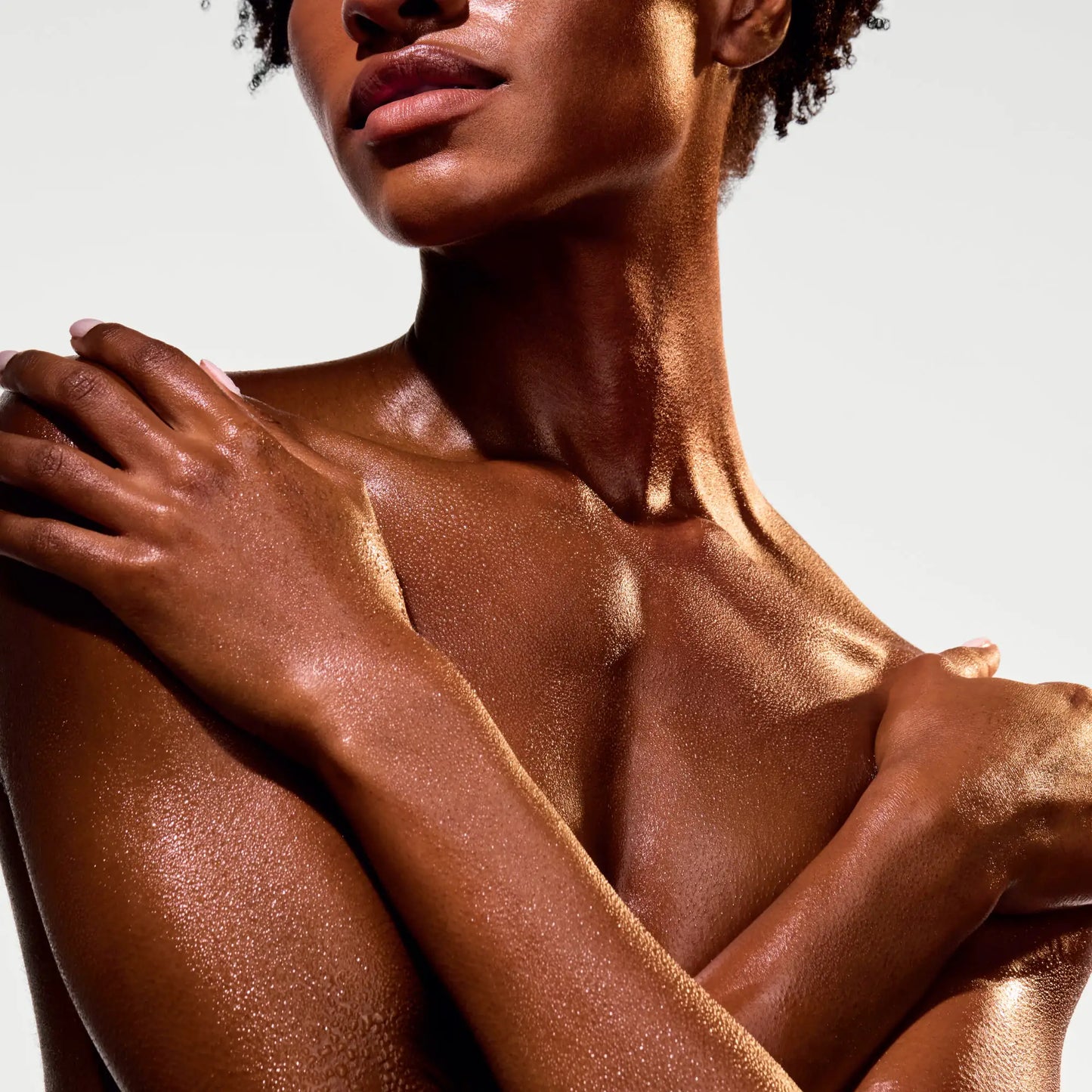 the-glow-getter-multi-oil-body-scrub-s5 NATR-40028-Alt-Image-The_Glow_Getter_Multi-Oil_Body_Scrub-06_1.webp